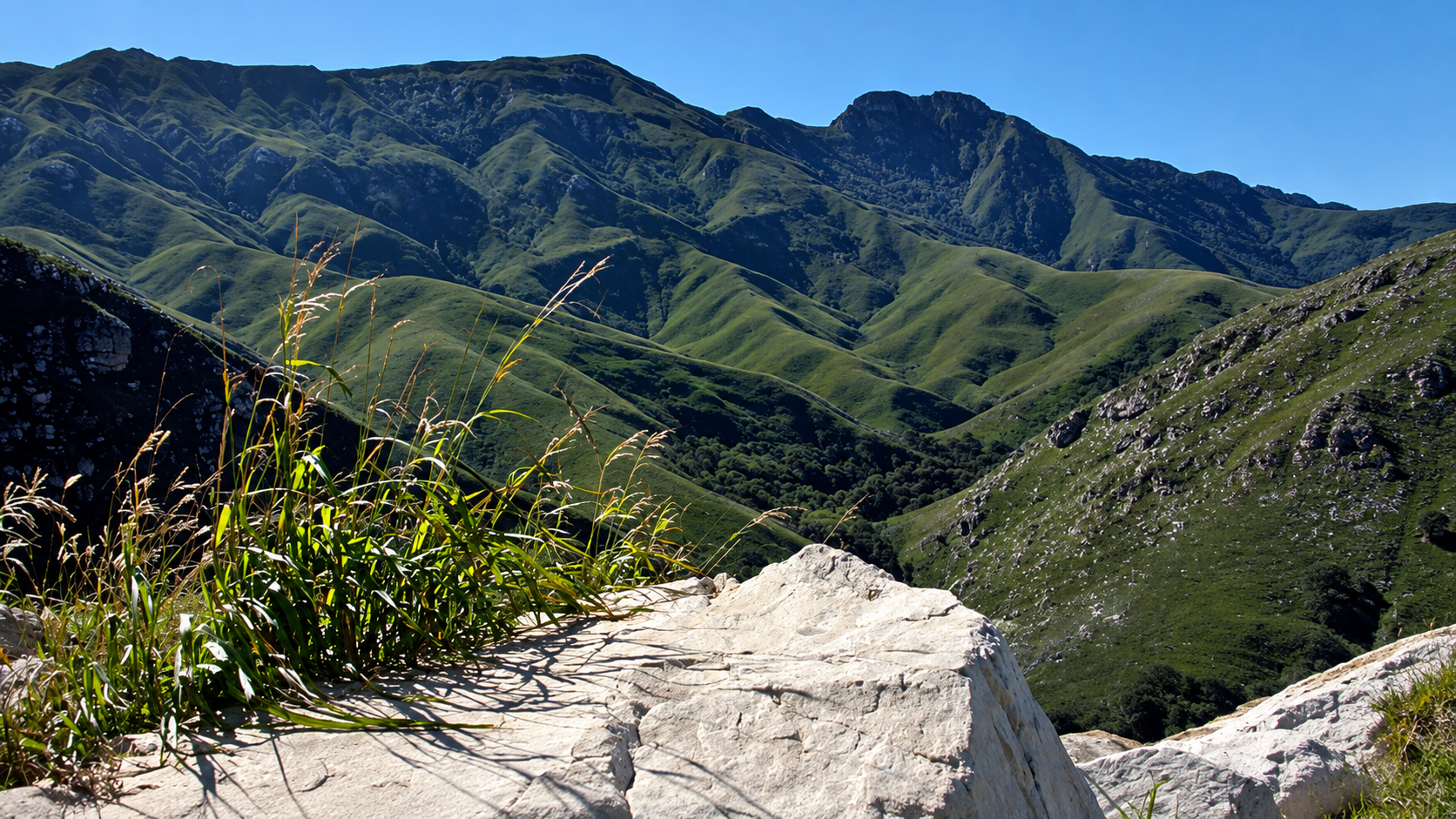 Open mountain scenery in the Klein Karoo
