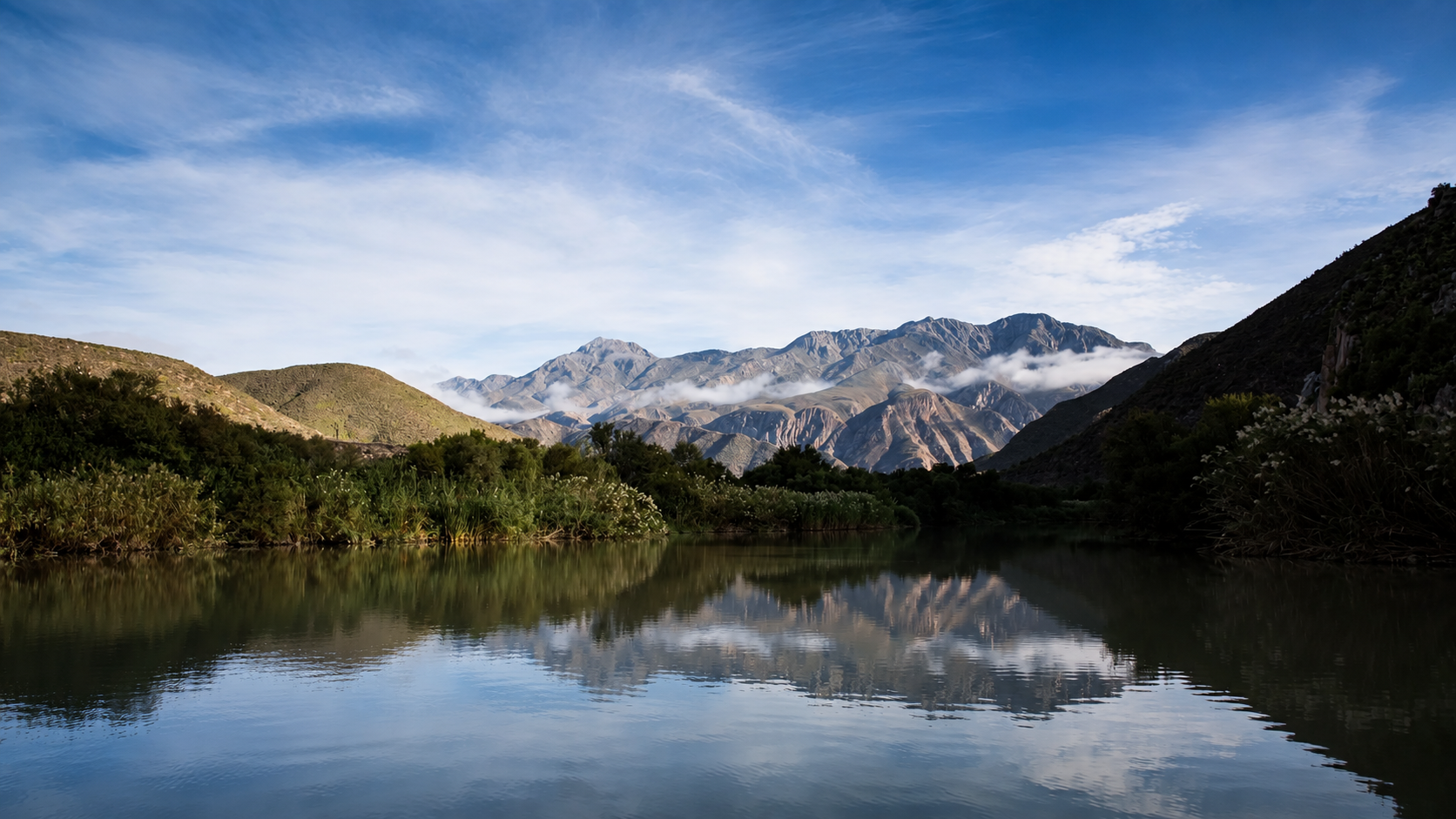 Lake in open mountain scenery